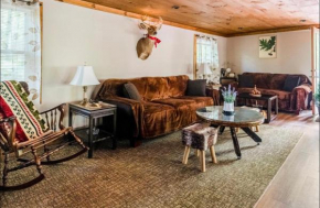 The Nook Lodge - cabin with hot tub at Shawnee and Camelback Mtn East Stroudsburg